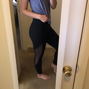 High waisted Lululemon mesh leggings with pockets!
